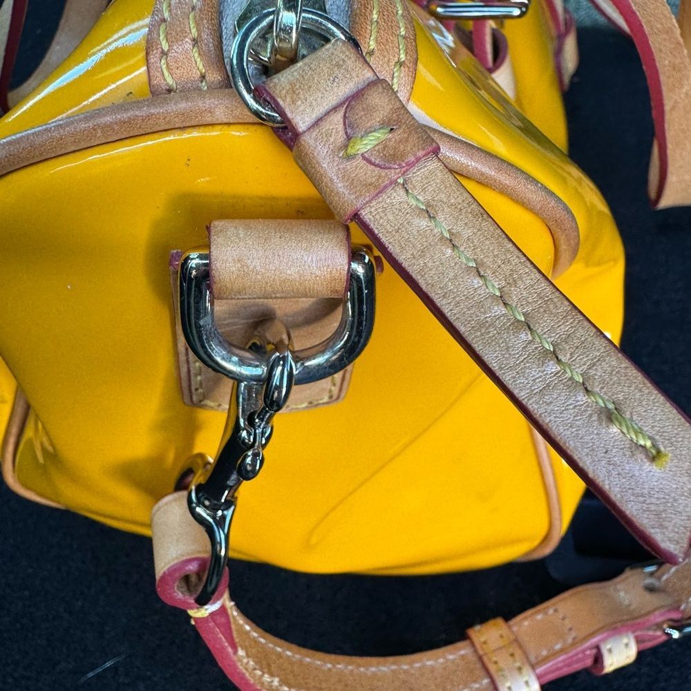 Vintage Dooney & Bourke Mustard Yellow Patent Leather Satchel Barrel. Adj straps - Picture 14 of 14